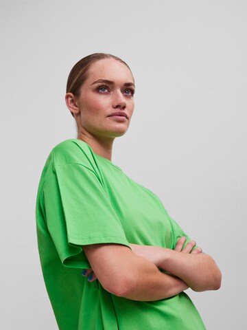 PIECES قميص كبير الحجم 'Rina' بلون أخضر