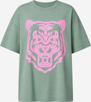 Worldclassca Oversizeshirt 'Oversize T-Shirt "Tiger"' in Grün: Vorderseite