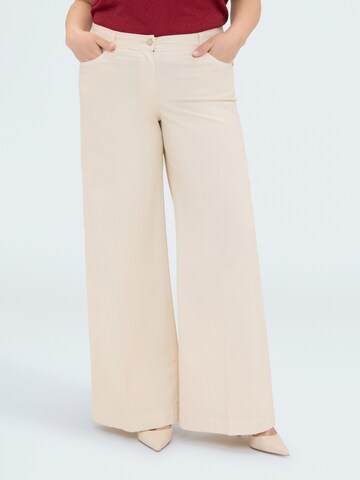 Fiorella Rubino Flared Hose‌‌‌‌‌‌‌‌‌‌ in Beige: Vorderseite