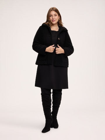 Cappotto di mezza stagione di Fiorella Rubino in nero