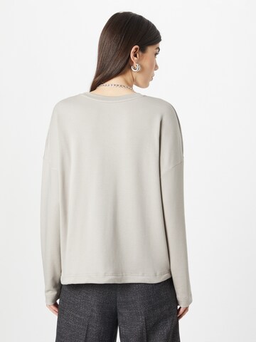 Sweat-shirt 'Maailaa' ARMEDANGELS en gris