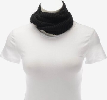 Max Mara Scarf & Wrap in One size in Black: front