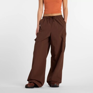 Wide Leg Pantalon cargo new balance en marron : devant