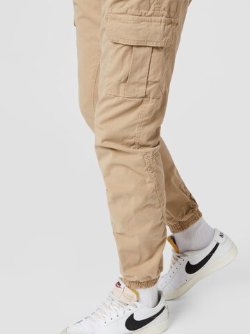 Effilé Pantalon cargo Urban Classics en beige