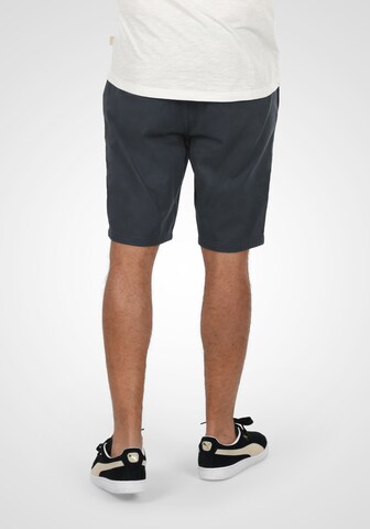 BLEND Regular Chinoshorts in Grau