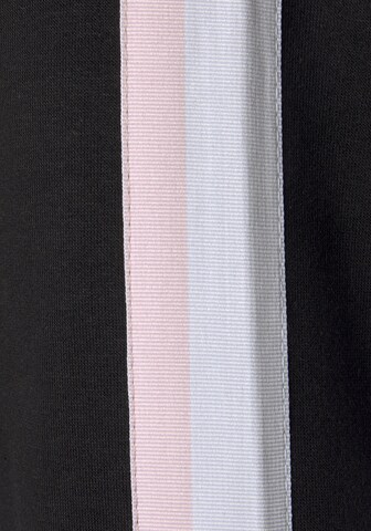 BENCH Sweatshirt in Schwarz