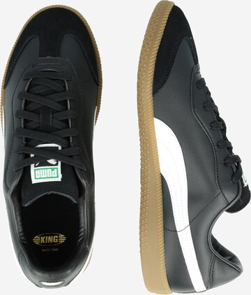 Ghete de fotbal 'King 21' de la PUMA pe negru