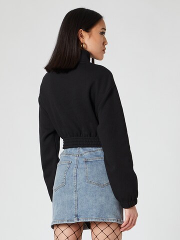 Hoermanseder x About You - Sweatshirt 'Clara' em preto