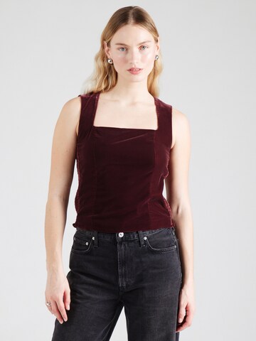 GAP - Top en rojo: frente