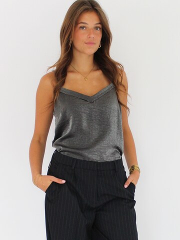 Honnête Atelier Top 'Brooks' in Grey: front