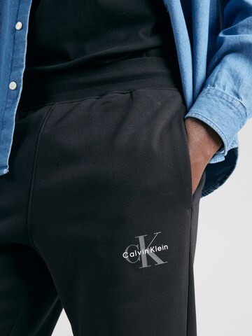 Calvin Klein Jeans Zwężany krój Spodnie w kolorze czarny