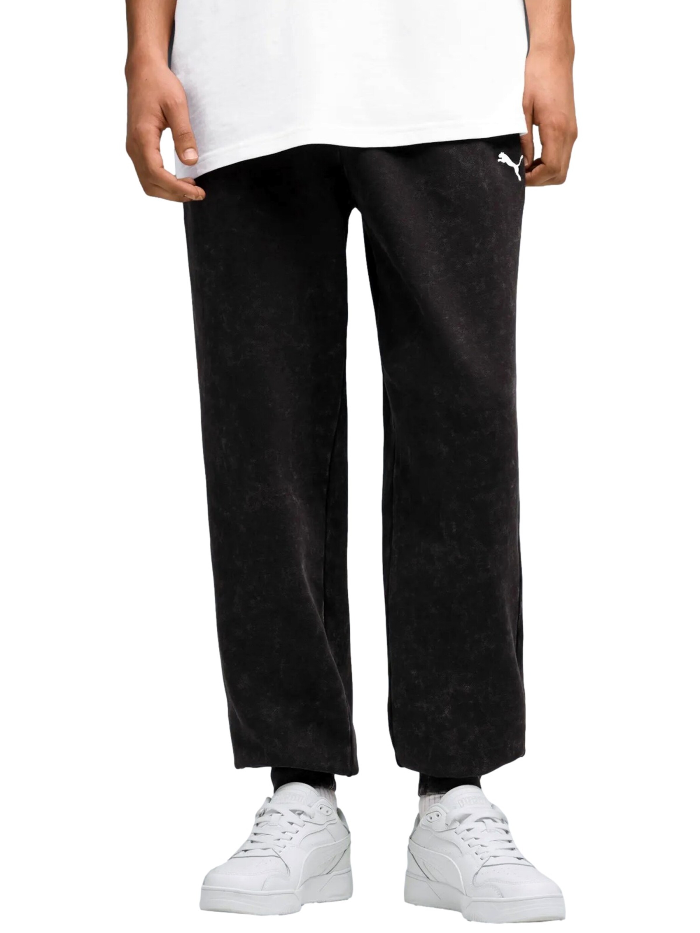 Tapered Pantaloni sportivi di PUMA in nero: frontale