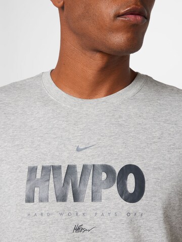 NIKETehnička sportska majica 'HWPO' - siva boja