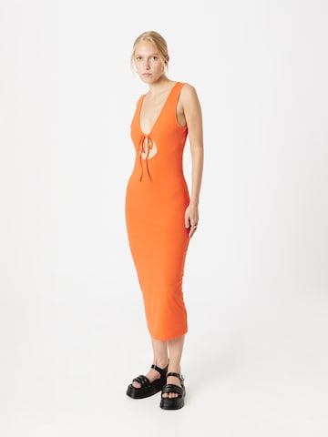 NEON & NYLON Φόρεμα σε πορτοκαλί: μπροστά