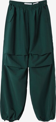 Loosefit Pantaloni di Bershka in verde: frontale