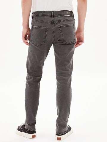 Coupe slim Jean 'Iaan' ARMEDANGELS en gris