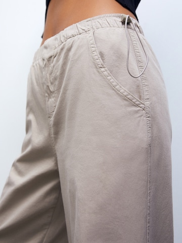 Loosefit Pantaloni di Pull&Bear in grigio