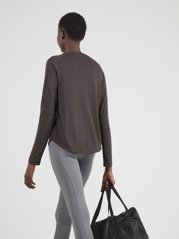 Hummel Performance shirt 'Vanja' in Brown
