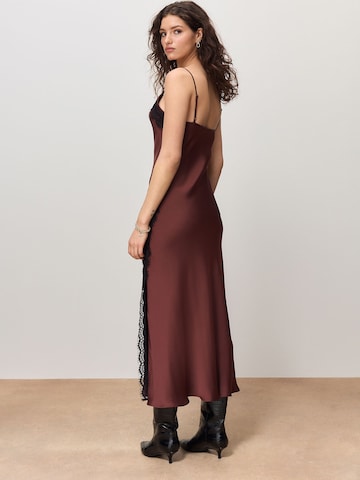 Robe Next en marron