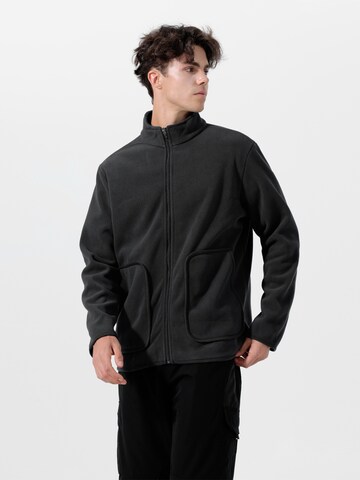 YOUTHUP Between-Season Jacket in Black