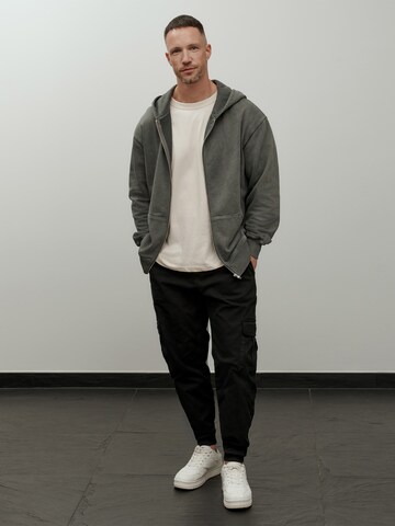 DAN FOX APPAREL Ζακέτα φούτερ 'Essential' σε γκρι