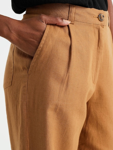 WE Fashion Loose fit Pleat-front trousers in Brown