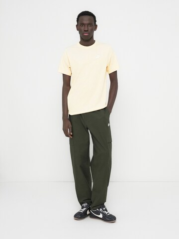 Nike Sportswear Regular fit Μπλουζάκι 'CLUB' σε μπεζ