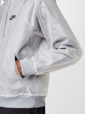 Nike Sportswear Övergångsjacka 'CIRCA WINDRUNNER' i grå