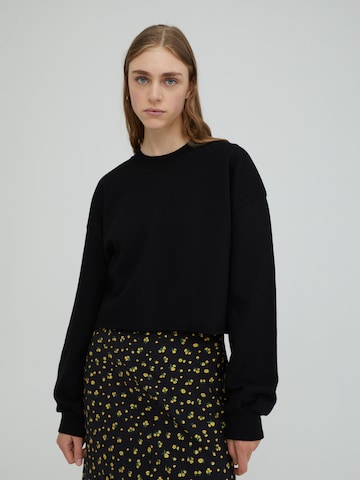 EDITED Sweatshirt 'Renata' in Schwarz: predná strana