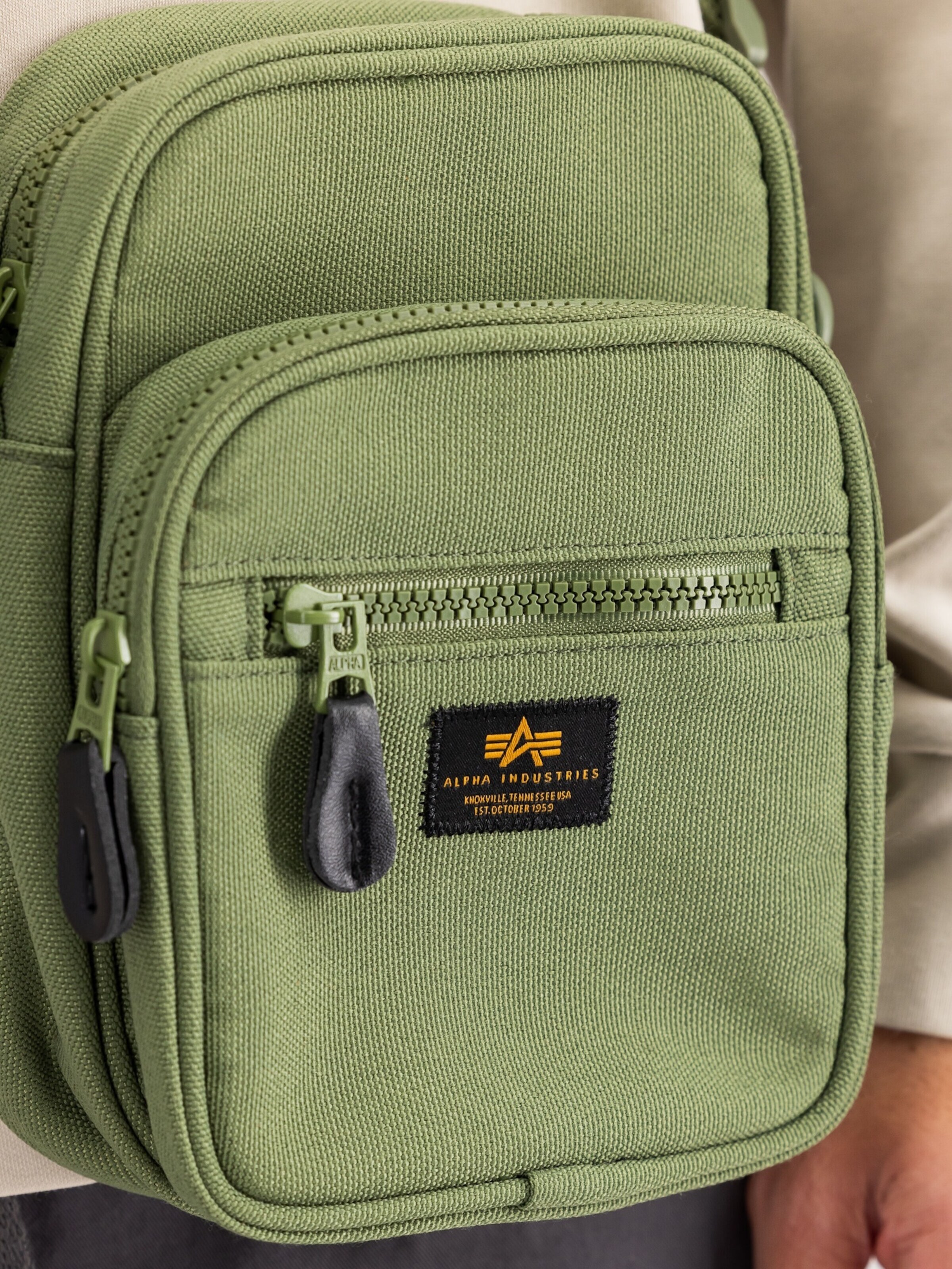 Borsa a tracolla di ALPHA INDUSTRIES in verde