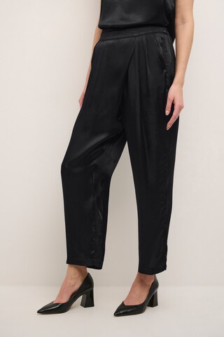 Cream Loose fit Pleated Pants 'Starey' in Black: front