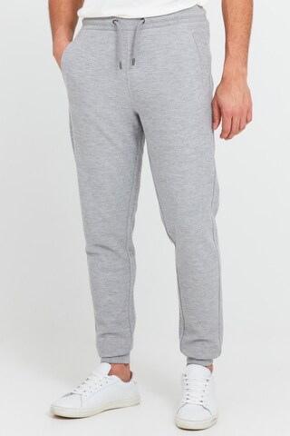 Effilé Pantalon 'ROBERTSON' !Solid en gris : devant