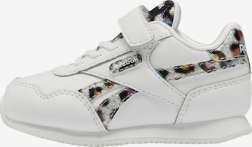 Reebok Classics Sneakers in White: front