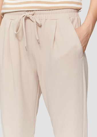 QS - Tapered Pantalón plisado en beige