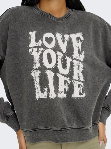 ONLY - Sweatshirt 'ONLLINDA' em preto