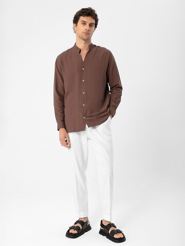 Fit confort Chemise Antioch en marron
