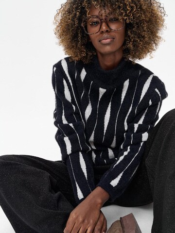 Blue Shadow Sweater in Black: front