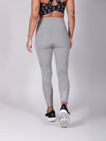 Skinny Pantaloni sportivi 'NAKA' di MOROTAI in grigio