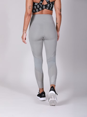 MOROTAI Skinny Sportsbukser 'NAKA' i grå