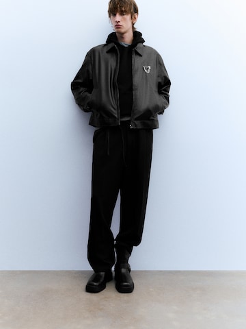 Pull&Bear Välikausitakki värissä musta