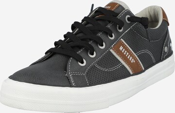 MUSTANG Sneakers in Grey: front