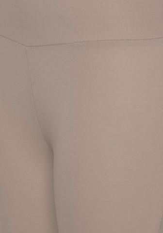 LASCANA Skinny Leggingsit värissä beige