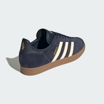 Baskets basses 'Gazelle Manchester United Terrace Icons' ADIDAS ORIGINALS en bleu