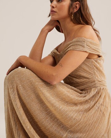 WE FashionVečernja haljina - zlatna boja