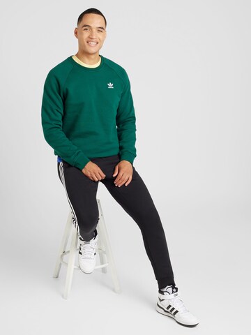 ADIDAS ORIGINALS Sweatshirt 'Trefoil Essentials' in Grün