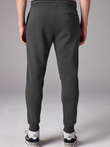 Tapered Pantaloni di Next in verde