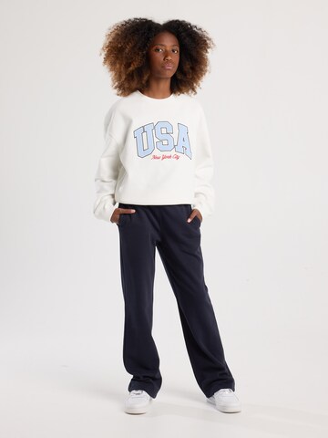 America Today Sweatshirt in White