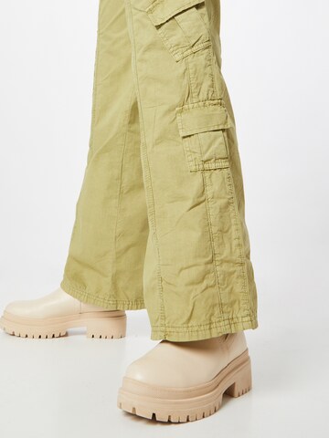 Regular Pantalon cargo BDG Urban Outfitters en vert