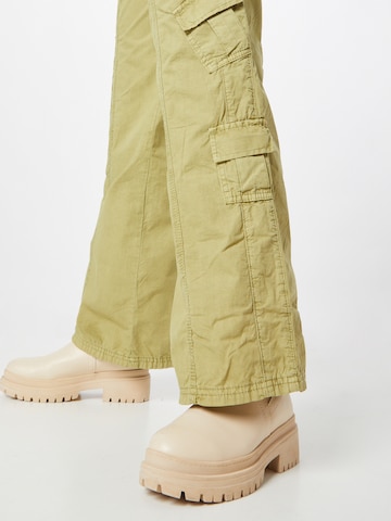 BDG Urban Outfitters tavaline Klapptaskutega püksid, värv roheline