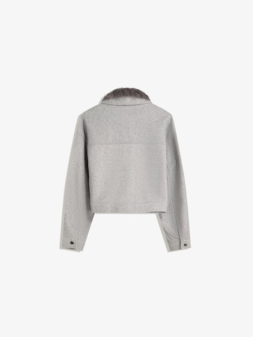 Bershka Välikausitakki värissä harmaa